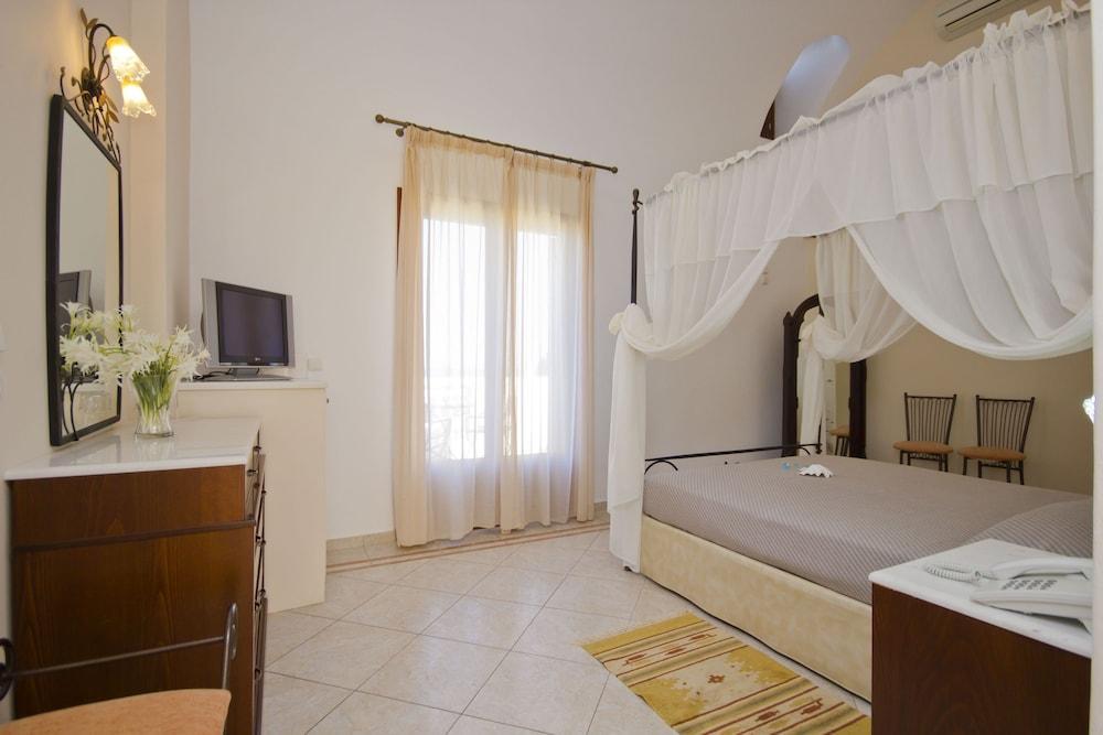 Epavlis & Отель 4*